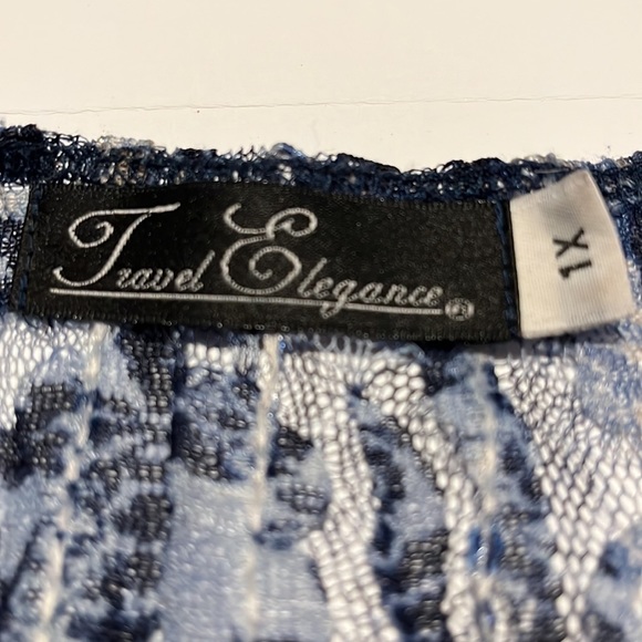 Blue/Gray Lace Blouse w/Built in Cami- Size 1X - Picture 11 of 12